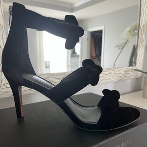 Brand new never worn. Too big